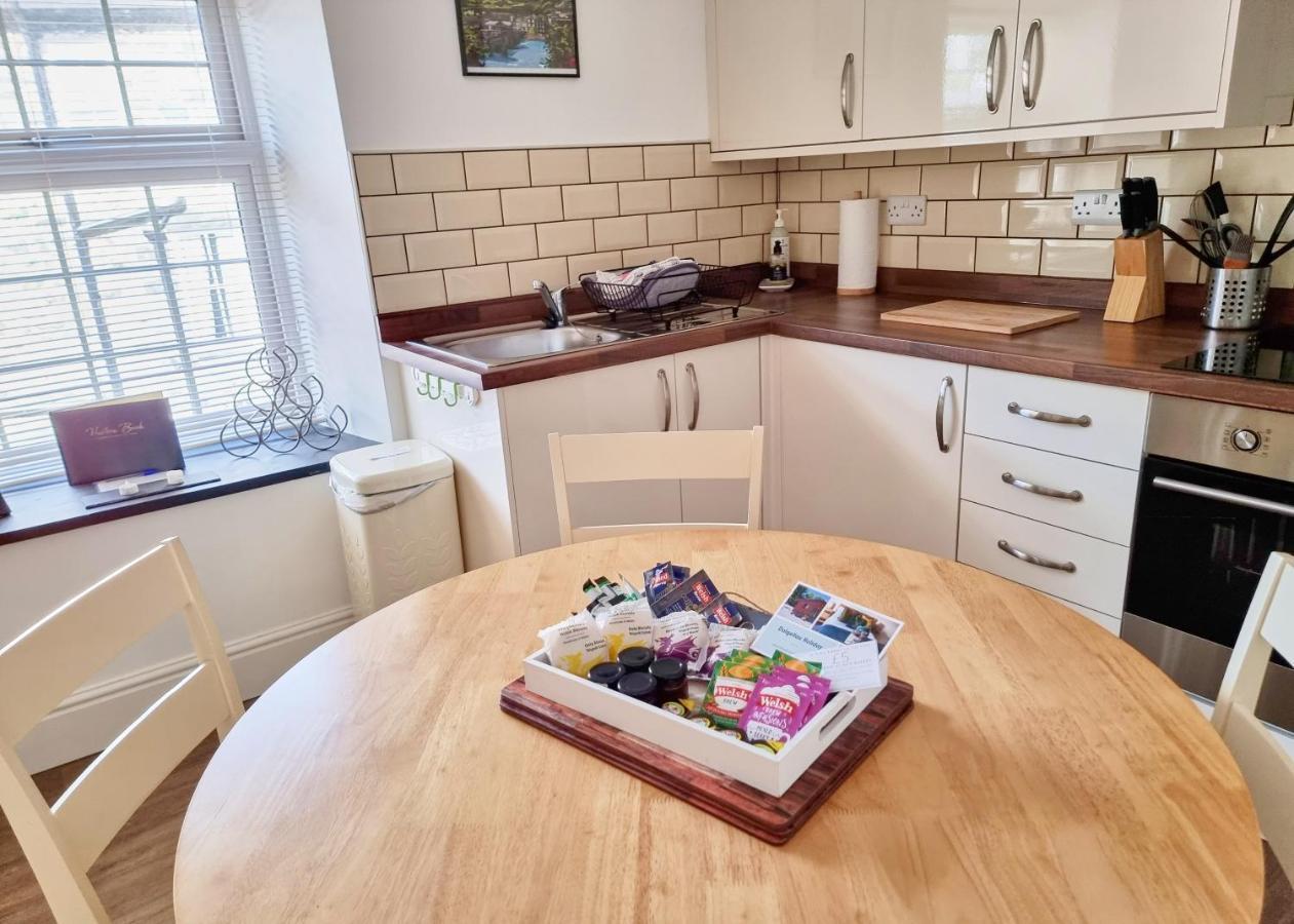 Eldon Row - Stylish Character Apartments - Central Location 1 & 2 Bed Available Dolgellau Εξωτερικό φωτογραφία